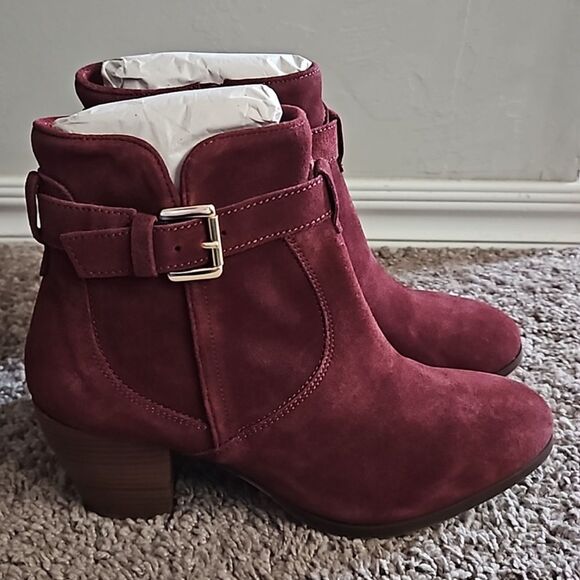 Diba Shoes - Diba Sleek Ankle Bootie in burgundy – 8.5